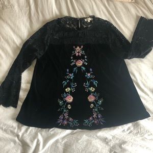 Umgee velvet/Lace longsleeve top